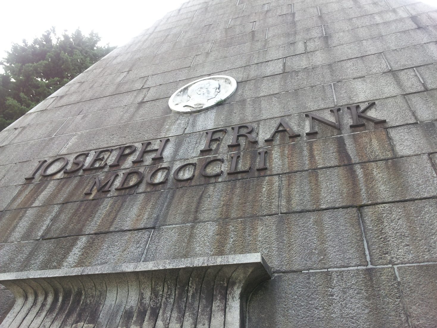 Joseph Frank tomb, Laglio, Italy - 03.jpg